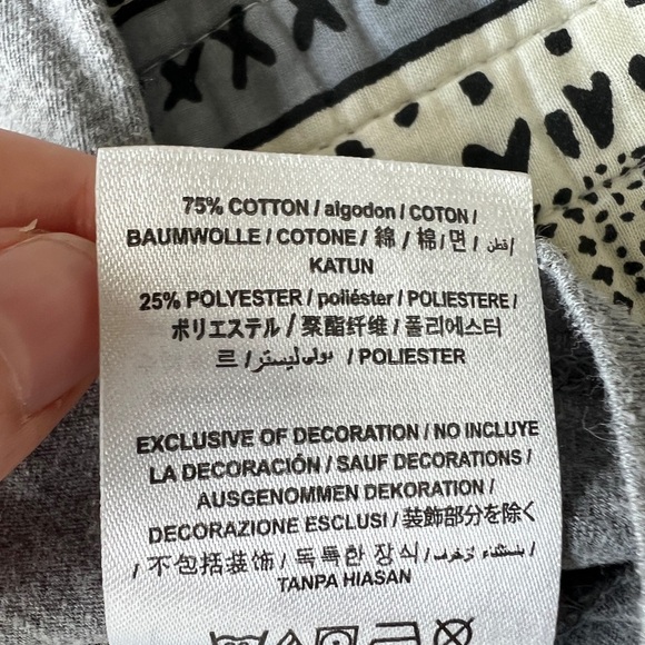 Vintage Y2K Grey Guess Rhinestone Logo T-Shirt Classic Grunge Extra Small - Picture 6 of 11